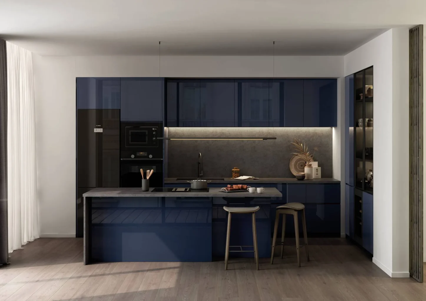 Cocina azul navy brillante con isla, encimera de piedra, horno y microondas columna Bosch, vitrina con LED y taburetes