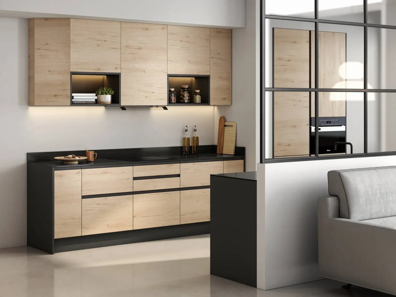 Cocina lineal de madera clara y negro con hornacinas iluminadas con LED, encimera negra y cristalera al salón