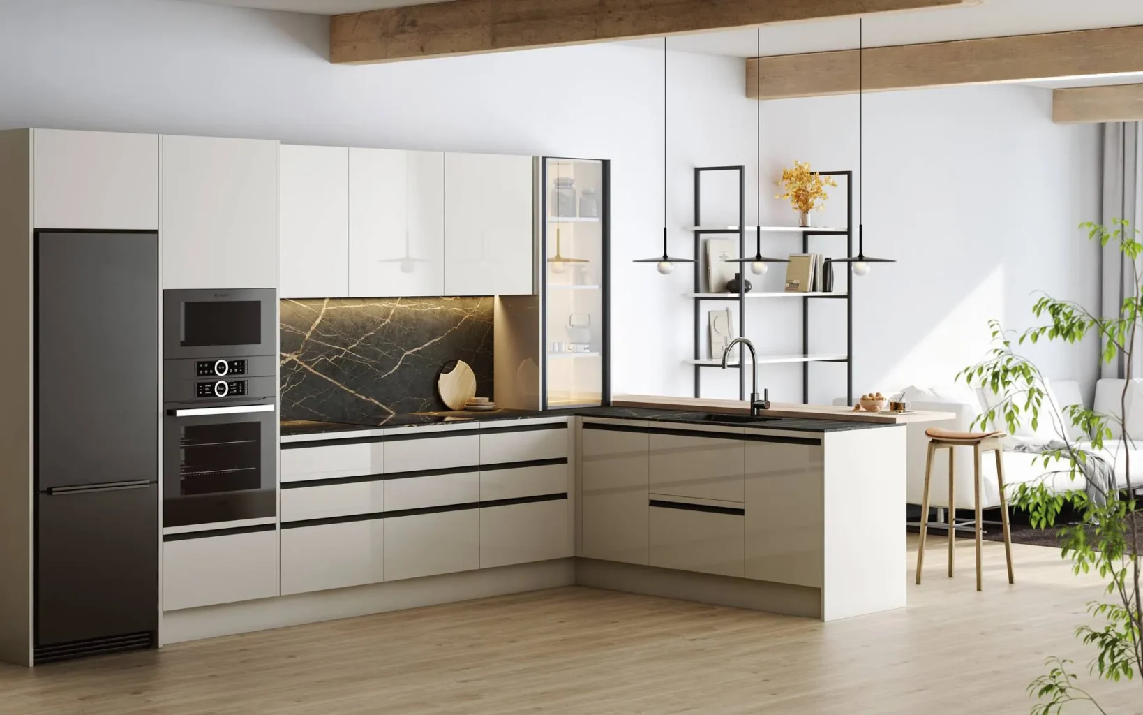 Cocina blanca en L con península, salpicadero de mármol negro con vetas doradas, vitrina, estantería industrial y vigas de madera