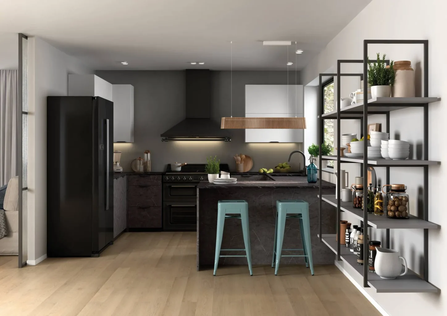 Cocina oscura con isla de mármol negro, frigorífico americano, campana decorativa, taburetes turquesa y estantería industrial