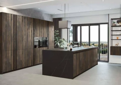 Cocina rústica de madera envejecida con isla y encimera de porcelánico efecto mármol oscuro, campana de techo